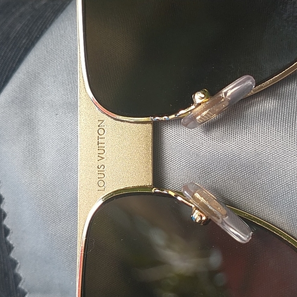 Louis Vuitton - Picture 4 of 5